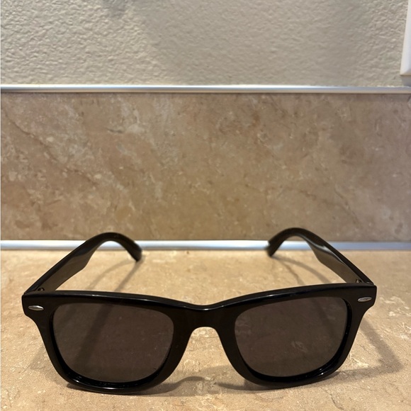 Foster Grant Other - Foster Grant Black Sunglasses